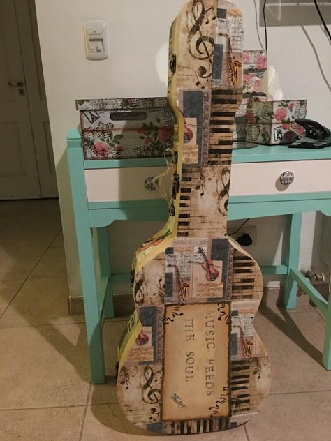 Old guitar case, fully decorated, with original hinges Decorated Guitar Case, Painted Guitar Case, Repurposed Violin, Decoupage Guitar, Guitar Painted, Guitar Craft, Guitar Projects, Cello Case, Guitar Shelf