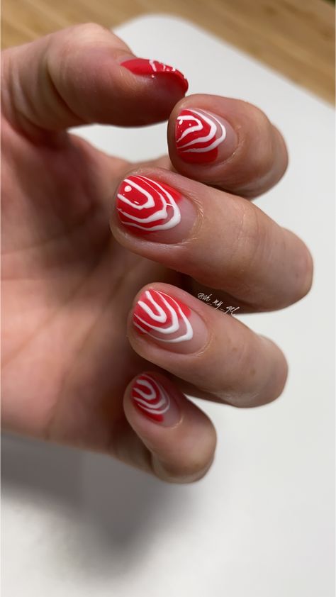 Gel Mani Inspiration, Unique Short Nails Design, Abstract Short Nail Art, Red Pink Nail Art, Gel Nail Art Short Nails, Red Nail Art Short Nails, Short Gel Manicure Ideas, Red Short Nails Design, Abstract Short Nails