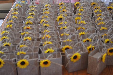 Sunflower Gift Bags Wedding Idea Frozen Fever Birthday, Sunflower Birthday Parties, Summer Favors, Sunflower Party, Sunflower Baby Showers, Sunflower Themed Wedding, Sunflower Gifts, Wedding Gift Bags, Wedding Favor Bags