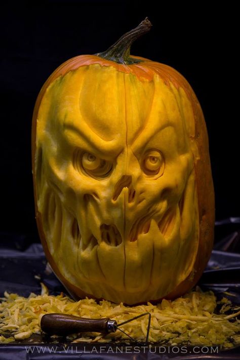 Scarecrow from Batman Pumpkin Sculpture/Carving by Ray Villafane Vecna Pumpkin Carving, Batman Pumpkin, Ray Villafane, 3d Pumpkin Carving, Pumpkin Sculpting, Awesome Pumpkin Carvings, Marvel And Dc Comics, Creepy Zombie, Pumpkin Cravings