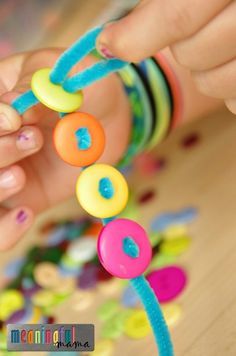 Pipe Cleaner and Button Bracelets - Crafts for Small Kids Button Bracelets, Craft Closet, Pipe Cleaner Crafts, Bracelet Diy, Camping Crafts, Childrens Crafts, Mason Jar Crafts, Button Crafts, Jar Crafts