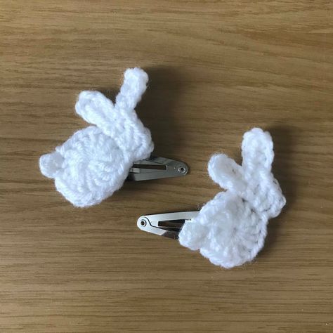 White Crochet Bunny Rabbit Hair Clips - 1 Pair Crochet Hair Clips Christmas, Crochet Hairpin Hair Clips, Crochet Bunny Hair Clip, Crochet Bunny Apliques, Bunny Hair Clip, Crochet Craft Fair, Silver Hair Clip, Crochet Hair Accessories, Writing Gifts