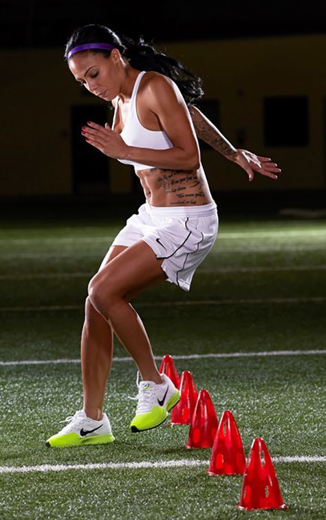 The Surprising Way 1 Soccer Star Mentally Preps For a Tough Workout Sydney Leroux, Entrainement Football, Soccer Star, Soccer Workouts, Usa Soccer Women, How To Motivate, Women’s Soccer, Soccer Drills, Soccer Life