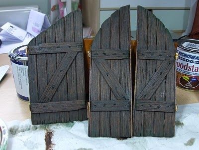 How to Make Fairy Doors | How to make doors with Popsicle sticks. Fairy Furniture, Faeries Gardens, Fairy Crafts, Gnome House, Fairy Garden Houses, Diy Fairy, Fairy Door, Fairy Doors, Fairy Garden Accessories