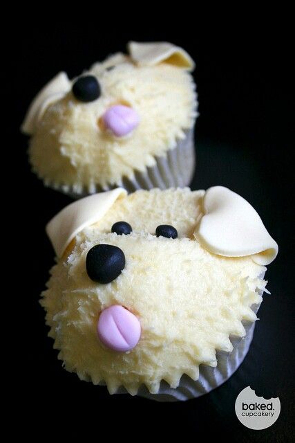 White Dog Cupcake Cupcake Receptek, National Cupcake Day, Dog Cupcake, Puppy Cupcakes, Cupcake Day, Dog Cupcakes, Creative Cupcakes, Animal Cakes, Dog Cakes