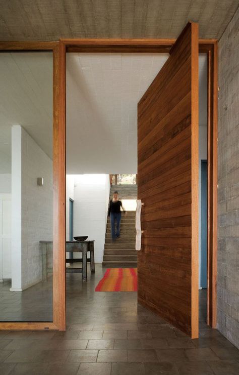 Wood-cladded dwelling in Chile with ocean views Pintu Interior, Wooden Front Doors, Wood Front Doors, Interior Minimalista, Front Door Entrance, Pivot Doors, Front Entry Doors, Front Door Design, Open Door