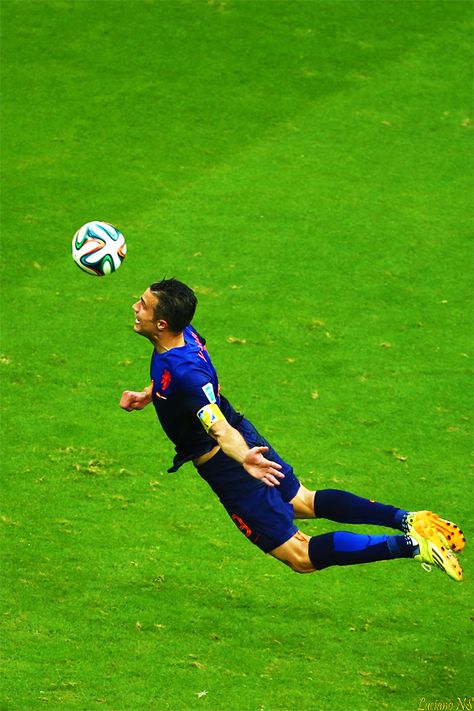 Van Persie Wallpaper, Football Nostalgia, Spain Soccer, Soccer Legends, Soccer World Cup, Robin Van Persie, Cristino Ronaldo, Van Persie, 2014 World Cup