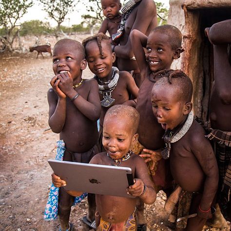 Tribal Children See An iPad For The First Time Kids Around The World, Foto Tips, Jehovah's Witnesses, People Of The World, 인물 사진, Happy People, Johnny Depp, Little People, Haiti