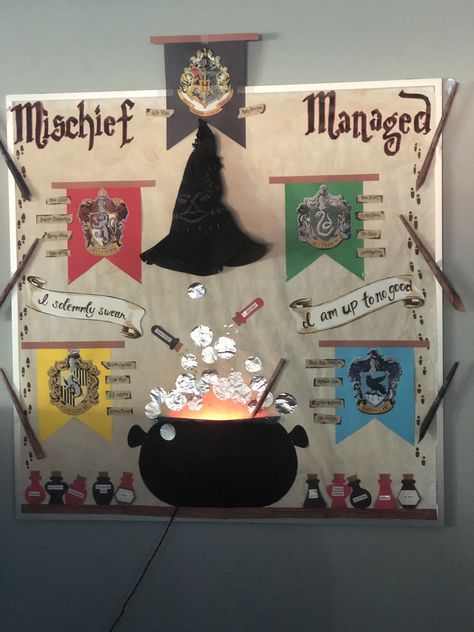 Harry Potter Class Decorations, Harry Potter Boards Bulletin, Harry Potter Work Decorations, Hogwarts Themed Classroom, Harry Potter Board Ideas, Harry Potter Halloween Door Decorations, Harry Potter School Theme, Hogwarts Classroom Decor, Harry Potter Door Decorating Contest