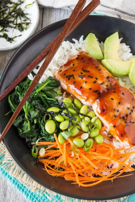 Get ready for a fantastic teriyaki salmon bowl that you can easily make at home! Click through to find out how to make your new favorite dish! #teriyaki Salmon Bowl, Healthy Salmon Recipes, Healthy Salmon, Teriyaki Salmon, Baked Salmon Recipes, Healthy Kitchen, Teriyaki Sauce, Lunch Snacks, Sauce Recipe