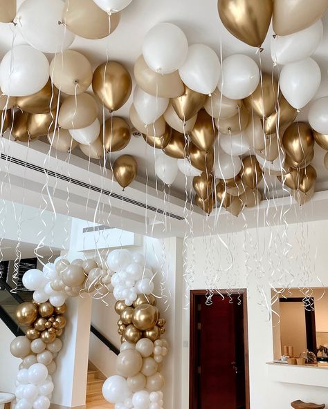 So golden ✨ #balloons #balloonsdubai #dubaiballoons Golden Birthday Balloons, Golden Balloon Arch, Golden Themed Birthday Party, Gold And White Decorations Party Ideas, White And Gold Decorations Party Ideas, Sixteen Birthday Ideas, White And Gold Party Theme, 18th Bday Ideas, Red And Gold Birthday Party