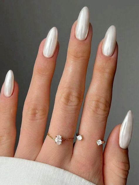 White Chrome Design Nails, Clean Spring Nails, Birthday Nail, Ongles Beiges, Almond Shape Nails, Casual Nails, Bridal Nails, Silver Nails, Elegant Nails