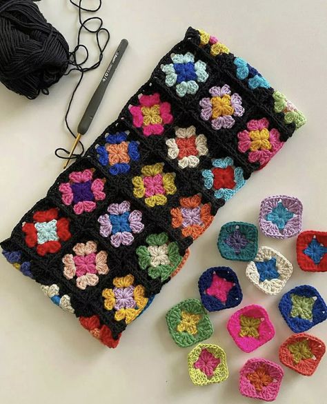 Mode Crochet, Crochet Throw Blanket, Crochet Clutch, Crochet Fashion Patterns, Crochet Items, Granny Square Crochet Pattern, Diy Crochet Projects, Yarn Projects, Crochet Squares