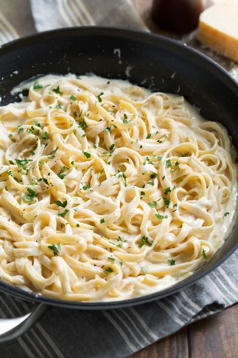 Best Alfredo Sauce recipe! Made with basic ingredients like rich cream, butter and milk, an abundance of flavorful (real!) parmesan. There's also a hint of garlic to bump of the flavor. This super easy, crave-worthy sauce will leave everyone wanting fettuccine alfredo for dinner on repeat! #alfredo #alfredosauce #fettuccine #dinner Chicken Alfredo Sauce Recipe, Pasta Alfredo Receta, Pasta Alfredo Con Pollo, Alfredo Sauce With Milk, Salsa Alfredo Receta, Salsa Alfredo, Make Alfredo Sauce, Alfredo Sauce Recipe Homemade, Roasted Tomato Basil Soup