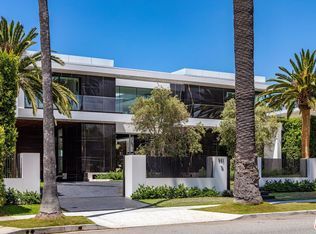 521 N Canon Dr, Beverly Hills, CA 90210 | Zillow Beverly Hills Mansion, Mansion Exterior, Beverly Hills Houses, Pool Villa, Modern Mansion, Mansions Homes, Big Houses, Luxury Apartments, Luxury House