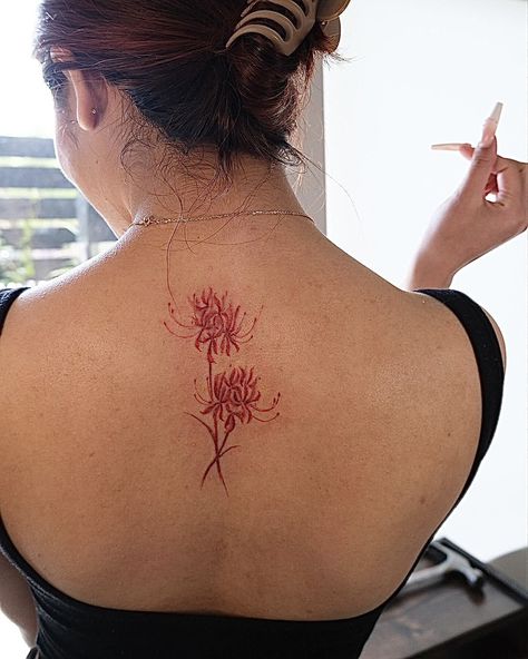 Healed Red Tattoo, Red Tattoo Healed, Spider Lily Back Tattoo, Back Red Tattoo, Tattoo Of Eyes, Red Hip Tattoo, Red Lily Tattoo, Botan Rice Candy, Self Healing Tattoo