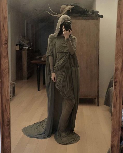 Dystopian Fashion, February 15, Niqab, Mode Inspo, Fantasy Clothing, Fantasy Fashion, Look At You, Costume Design, Couture Fashion