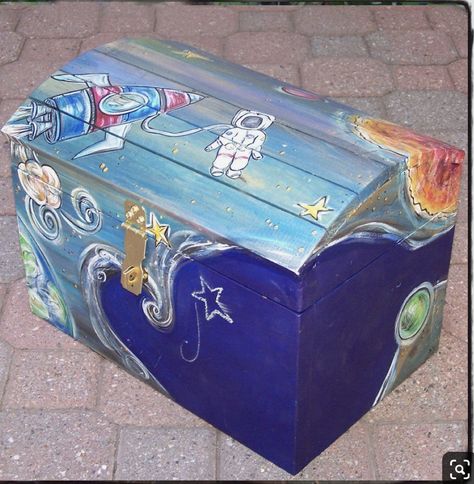 Painted Treasure Chest, Furniture Make, Storing Toys, Treasure Chests, Painted Boxes, Hand Painted Furniture, Furniture Art, Treasure Boxes, Treasure Chest