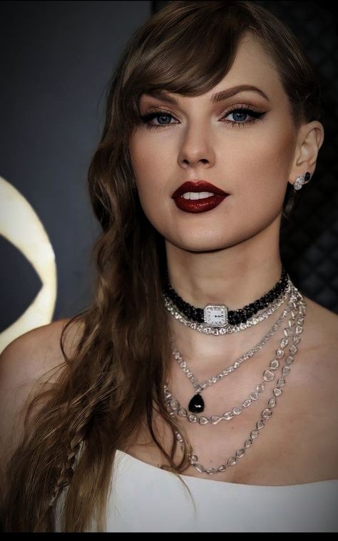 Taylor Swift Makeup, Taylor Swift Music Videos, Photos Of Taylor Swift, Taylor Swift Tour Outfits, Swift Tour, Estilo Taylor Swift, Taylor Swift Music, Swift Photo, Mob Wife