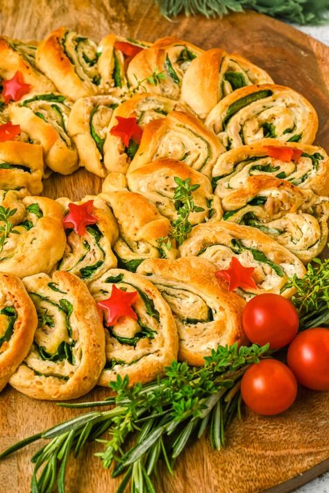 This Chicken Pinwheel Crescent Wreath is the ultimate appetizer! Soft crescent rolls are filled with seasoned cream cheese, chicken, and spinach, then cut into pinwheels and shaped into a wreath. Pinwheel Wreath, Crescent Chicken, Crescent Wreath, The Novice Chef, Chicken Pinwheels, Novice Chef, Cream Cheese Appetizer, Holiday Appetizers Easy, Holiday Appetizer