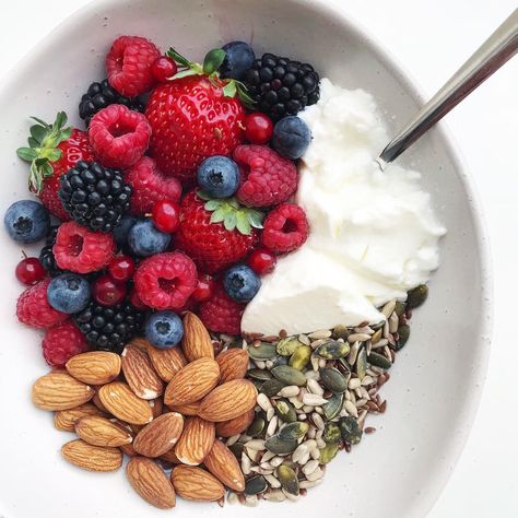 Breakfast bowl with fresh berries, yoghurt, nuts and seeds🍓🍶 When travelling here I find this a really easy breakfast to whip up, as there’s beautiful fresh fruit EVERYWHERE at markets, roadside stalls, and supermarkets, and then the local supermarkets have epic yoghurts - ideal for hot summer mornings!☀️ The yoghurt here in Croatia is insanely good - so thick and creamy! Definitely making the most of all of the summer fruit too- we might have a Willy Wonka-Violet Beauregarde situation on our Yoghurt Bowl, Nut Bowl, Nuts And Seeds, Breakfast Bowl, People Eating, Breakfast Options, Fresh Berries, What You Eat, Breakfast Bowls