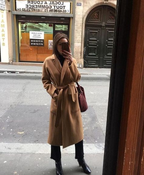 fall style Coat 2020, Camel Coat Outfit, Elegante Casual, Paris Outfits, Camel Coat, Coat Outfits, Looks Chic, Mode Inspo, Winter Looks