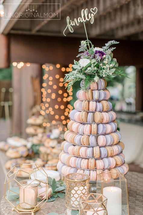 Macarons For Wedding, Macaroon Tower Diy, Diy Macaron Tower, Wedding Macaron, Macarons Wedding, Macaroon Tower, Wedding Macarons, Cake Tower, Macaron Tower