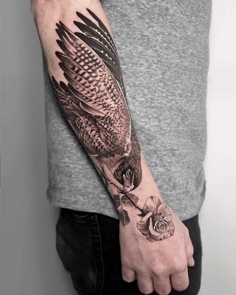 Body Tattoo Ideas, Falcon Tattoo, Black And White Tattoo, Hawk Tattoo, Colorful Tattoos, Full Back Tattoos, Upper Arm Tattoos, Body Tattoo, Back Tattoo Women