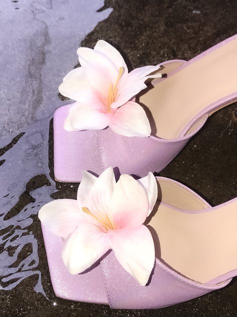 have courage and be kind. Flower Heels, Pretty Heels, Flower Shoes, Fancy Shoes, Girly Shoes, Shoe Inspo, Aesthetic Shoes, Swag Shoes, Pretty Shoes