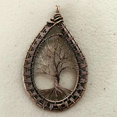 Diy Crystal Jewelry, Weaving Sculpture, Wire Weaving Techniques, Wire Tree Of Life, Tree Of Life Wire, Copper Wire Art, Wire Wrapped Tree, Wire Wrapped Stone Jewelry, Wire Wrap Jewelry Designs