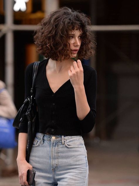 Curly Hair Trends, Hype Beast, Curly Hair Photos, Short Curly Haircuts, Haircuts For Curly Hair, Artist Outfit, Dorian Gray, Curly Hair Inspiration, Curly Girl Hairstyles