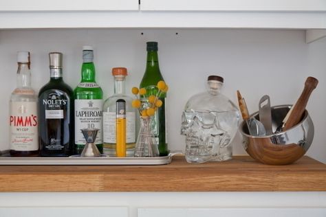 A-black-red-rental-kitchen-in-nyc-kitchen-spotlight-177466_rect540 Skull Decanter, Countertop Bar, Kitchen Spotlights, Cozy Cottage Kitchen, Home Bar Setup, Entertaining Dinner, Kitchen Tour, Rental Kitchen, Bar Tray