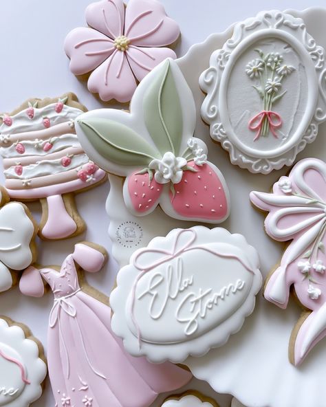 Absolutely love when an order just fully matches my cookie aesthetic 🤍🥹 . . . . . #cookies #cookiesofinstagram #sugarcookies #sugarcookiesofinstagram #decoratedcookies #cottagecore #strawberrycookies #royalicingcookies #cookieart #cookier #bakersofinstagram #floralcookies #birthdaycookies #foodies #sugarcookiedecorating Cookie Aesthetic, Aesthetic Cookies, Cookies Decoration, Special Cookies, First Birthday Cookies, Royal Iced Cookies, Cookies Theme, Sugar Cookie Icing, Strawberry Cookies