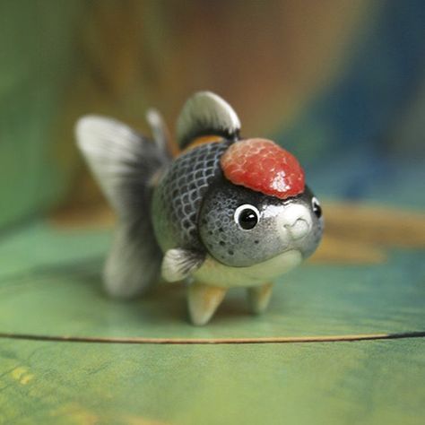 Oranda Goldfish, Polymer Clay Figures, Tanah Liat, Polymer Clay Sculptures, Fish Sculpture, Polymer Clay Animals, Cute Polymer Clay, Clay Animals, Clay Art Projects