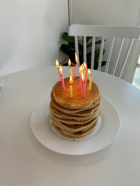 Pancake Bday Cake, Pancakes With Candles, Pancake Cake Aesthetic, Pancakes For Birthday, Morning Birthday Ideas, Pancake Birthday Breakfast, Birthday Pancakes Aesthetic, Pancake Cake Birthday, Diy Birthday Cake Decorating Ideas