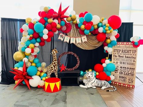 Selfie Station, Circus Carnival Party, Baby Birthday Themes, 2nd Birthday Party Themes, Balloon Backdrop, Circus Theme, Balloon Wall, Balloon Design, Third Birthday