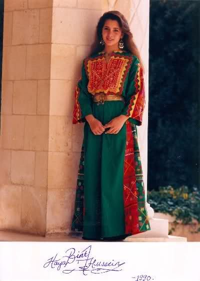 Princess Haya Bint al-Hussein, Emirate of Dubai In Jordanian traditional dress Arabic Dress Traditional, Jordanian Dress, Princess Haya, Arabic Dress, J P, Arab Fashion, Arab Women, Folk Costume, Traditional Dress