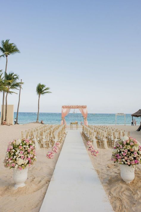 Symbolic wedding ceremony in Dubai Romantic Beach Wedding, Beach Wedding Centerpieces, Beach Theme Wedding Invitations, Dream Beach Wedding, Beach Wedding Colors, Beach Wedding Flowers, Beach Wedding Inspiration, Wedding Venues Beach, Wedding Beach Ceremony