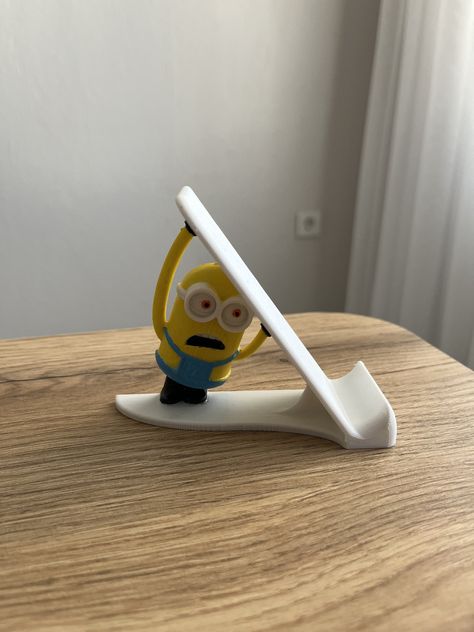 Clay Phone Holder, Minions Fans, Functional Desk, Cell Phone Stand, Watching Videos, Desk Storage, Storage Items, Phone Stand, Desk Decor