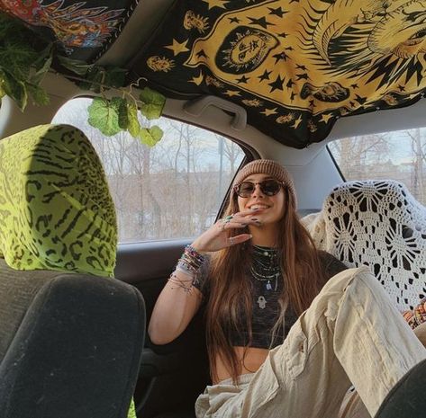 Car Backseat Aesthetic Decor, Tapestry In Car Roof, Car Tapestry Ceiling, Boho Car Aesthetic, Cute Inside Of Car, Car Decorations Interior Aesthetic Boho, Vines In Car, Summer Car Decor, Hippie Instagram Pictures