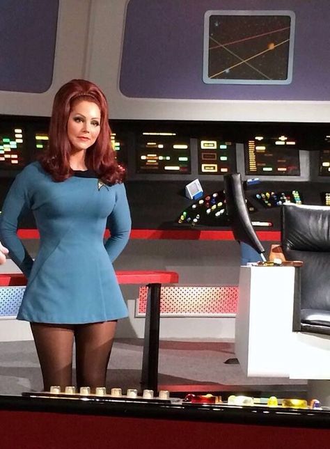 Dr. Elise McKennah, Star Trek Continues. Star Trek Continues, Star Trek Costume, Star Trek Crew, Star Trek Uniforms, Star Trek 1, Sci Fi Girl, Star Trek Original Series, Star Trek Tv, Star Trek Images