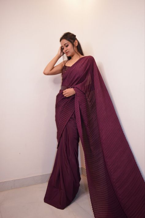 Pleated saree Wine Colour Saree, Unique Sarees, Pleated Saree, Sequence Blouse, Wine Colour, Krishna Wallpaper, Wine Colored, Photo Poses, Take That