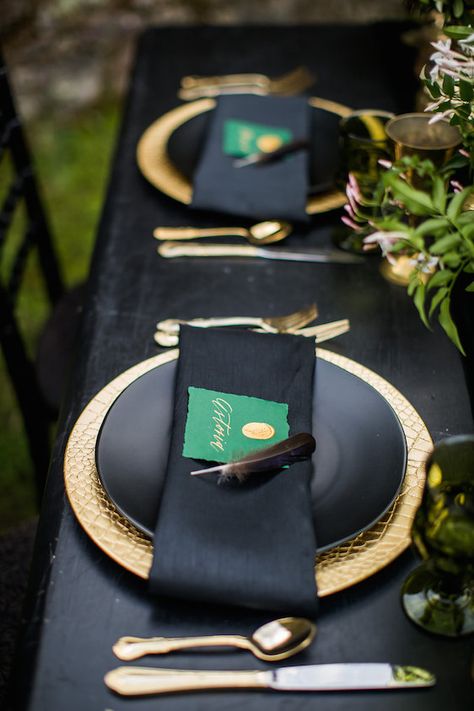 Slytherin Party Decorations, Slytherin Wedding, Slytherin And Hufflepuff, Slytherin House, Harry Potter Wedding, Harry Potter Houses, Harry Potter Decor, Celtic Wedding, Wizarding World Of Harry Potter