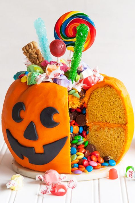 Halloween Tårta, Jack O Lantern Cake, Cake For Halloween, Halloween Pumpkin Cake, Halloween Torte, Pasteles Halloween, Cake Halloween, Pumpkin Pail, Bolo Halloween