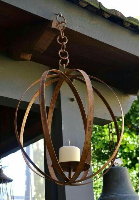 41 DIY Rusty Garden Junk Ideas - 288 Wine Barrel Rings, Rusty Garden, Barrel Projects, Barrel Decor, Wine Barrel Furniture, Deco Champetre, Barrel Rings, Barrel Furniture, Metal Yard Art