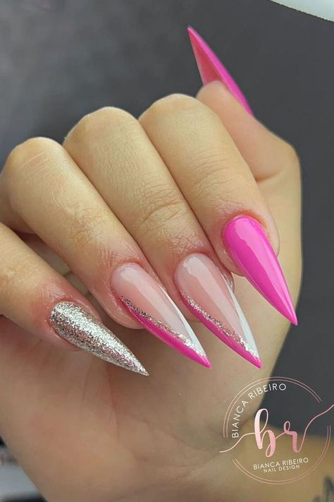 45 Striking Stiletto Nails for a Chic & Fashionable Manicure Stiletto Shaped Nails, Pink Stiletto Nails, Red Stiletto Nails, Long Stiletto Nails, Beauty Nails Design, Goth Nails, Stiletto Nails Designs, Vibrant Nails, Almond Nails Designs