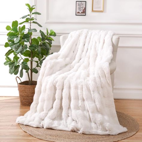 PRICES MAY VARY. WHITE FLUFFY BLANKET: Faux fur blanket is perfect for snuggling up on the couch, bed or in a chilly movie theater or park. With its super soft, plush, warm and cozy texture, its skin-affinity properties make it the perfect choice for snuggling up and keeping warm during chilly nights. BEDROOM DECOR AESTHETIC: Our faux fur aesthetic blanket boasts a luxuriously design that adds simplicity and elegance to your home decor. The comfy blanket dense texture ensures maximum warmth and Lightweight Bedding, Faux Fur Throw Blanket, White Throw, Faux Fur Blanket, Fluffy Blankets, Fur Throw Blanket, Lightweight Blanket, Fur Blanket, Fur Throw