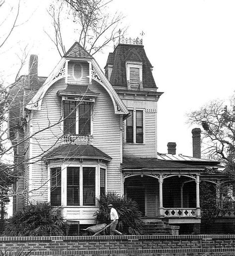 Eufaula Alabama, Mansard Roof, Martin House, Broken Window, Abandoned House, Curved Staircase, Interior Photo, Empire Style, Abandoned Houses