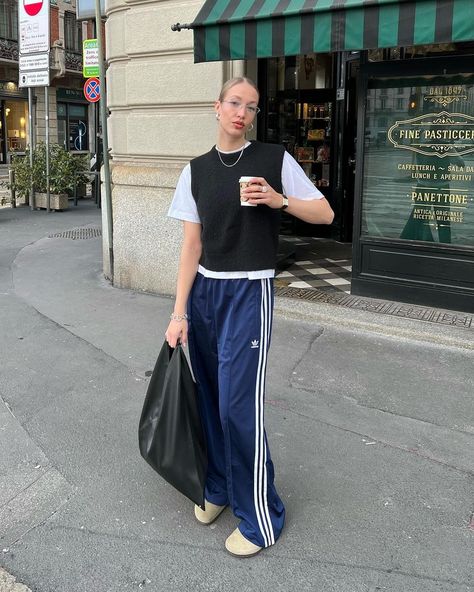 All Posts • Instagram Adidas Track Pants Outfit, Adidas Pants Outfit, Stripe Pants Outfit, Looks Adidas, Track Pants Outfit, Sporty Street Style, Winter Pants Outfit, Pants Outfit Men, London Outfit