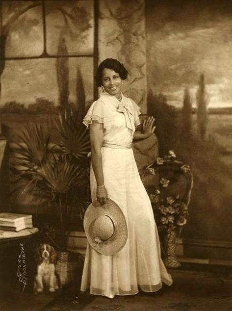 Famous Portrait Photographers, James Van Der Zee, African American Clothing, Romare Bearden, Famous Portraits, African American Fashion, Alfred Stieglitz, Vintage Black Glamour, Southern Belle